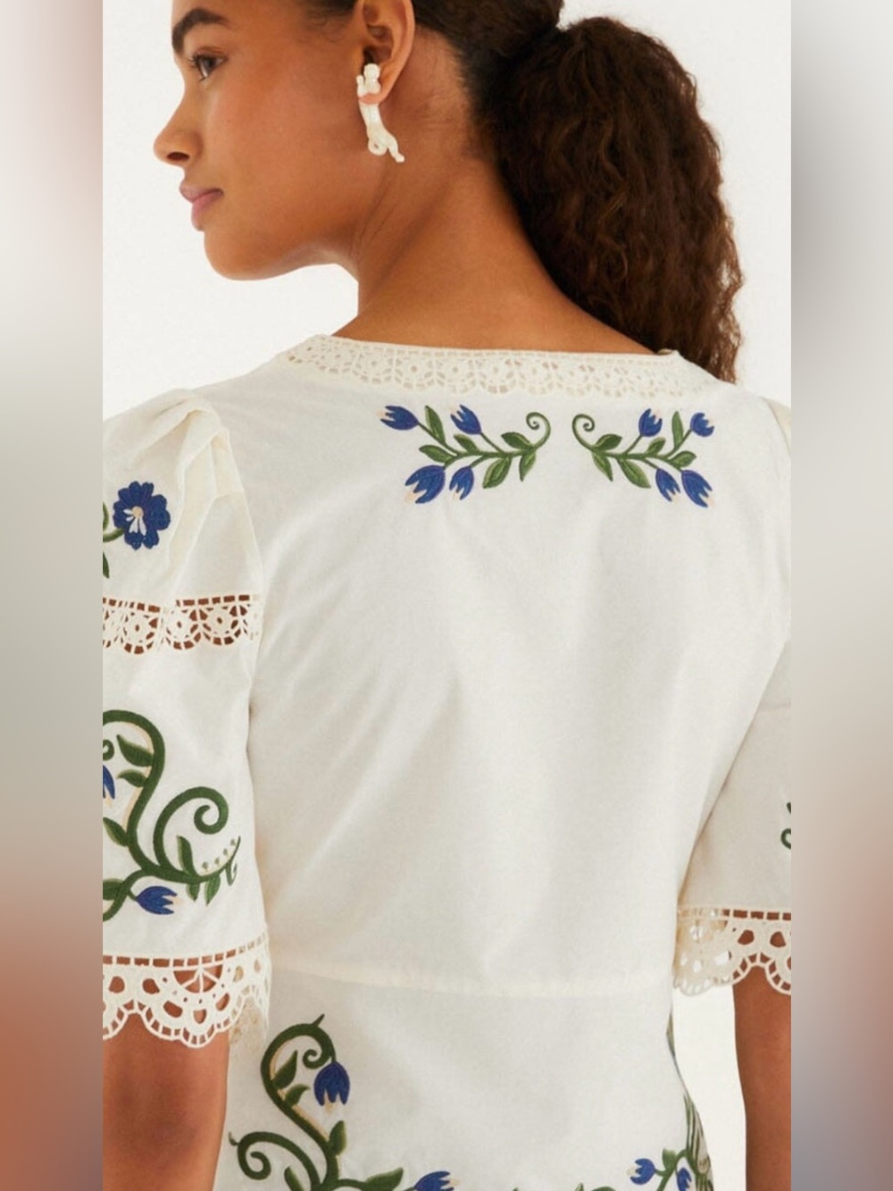 Farm Rio Embroidered Floral V-Neck Women’s Top - Picture 4 of 17